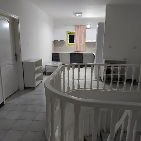 Island 1 Gazde/Camere de închiriat
