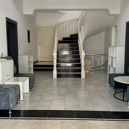 Gazde/Camere de închiriat Island 1 *